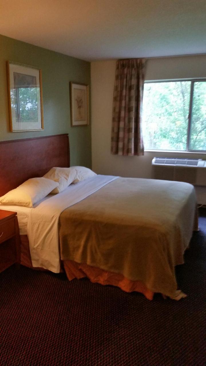 Riverwalk Inn & Suites Fort Atkinson Exterior foto